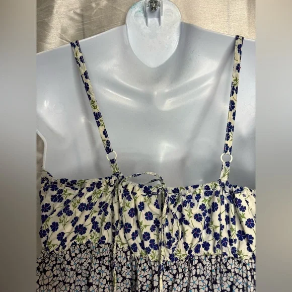 Floral tiered Maxi Dress in Blue and White - Picture 5 of 8